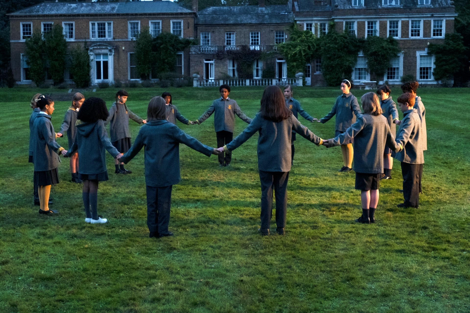 دانلود سریال The Midwich Cuckoos فاخته های میدویچ